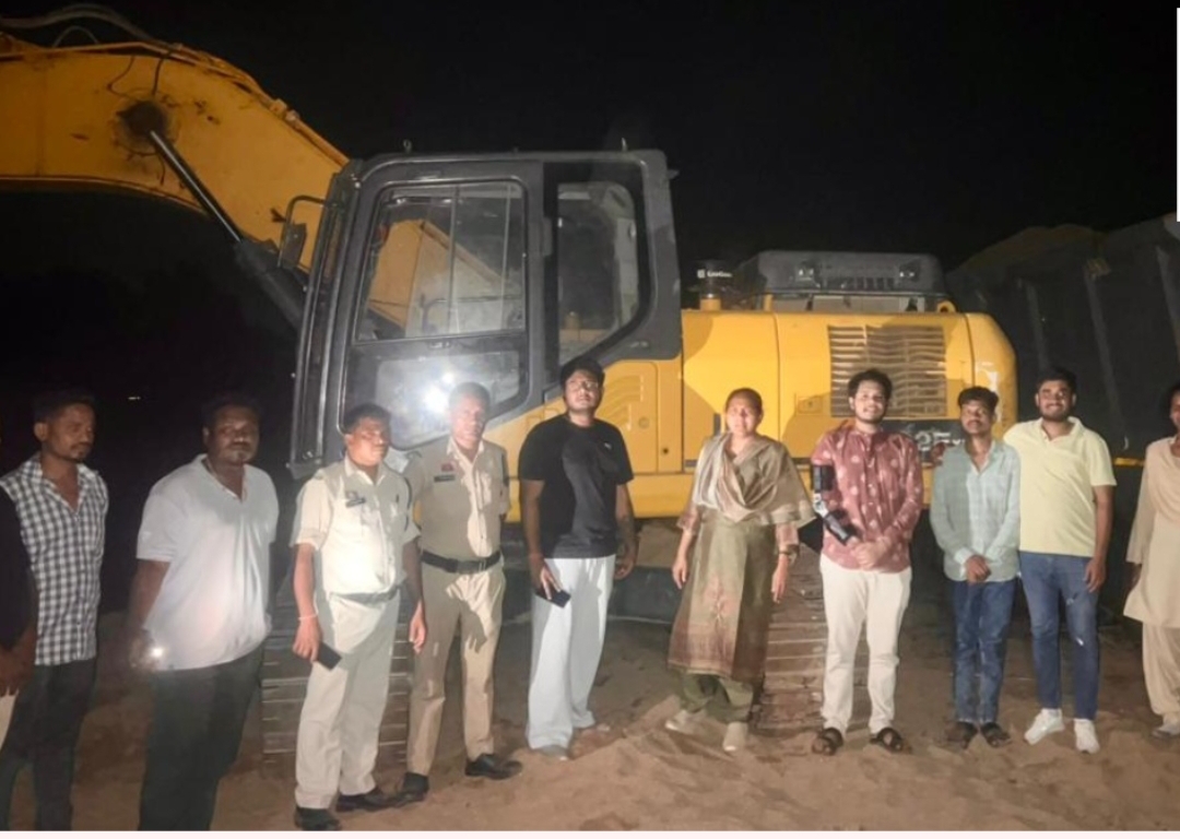 आधी रात रेत खदान पहुंचीं विधायक, 5 हाइवा और पोकलेन मशीन जब्त