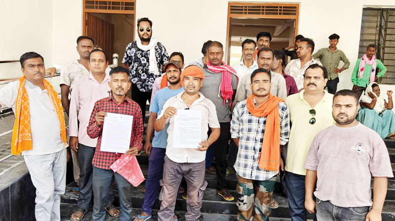 ग्रामीणों ने उपसरपंच पर लगाए आरोप, कलेक्टर से निष्पक्ष जांच और कार्रवाई की मांग