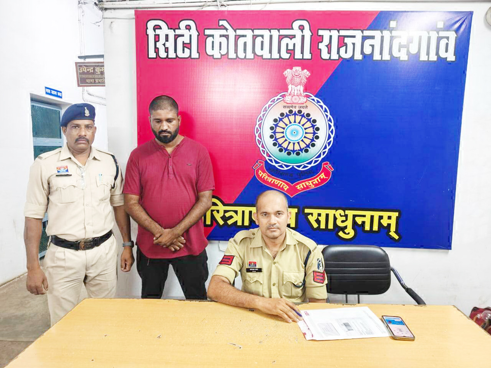 चेकिंग के दौरान सहयोग नहीं, लॉज संचालक गिरफ्तार