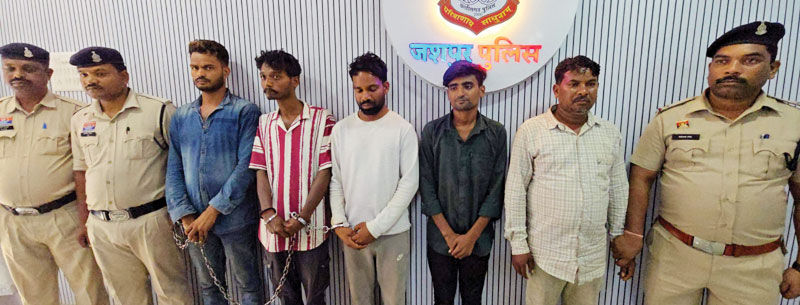 नशीले इंजेक्शन संग 5 तस्कर गिरफ्तार