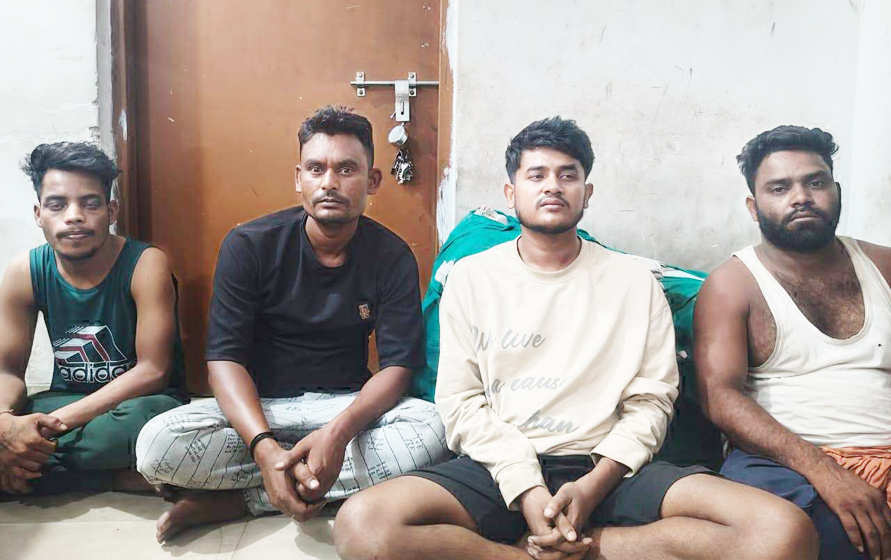 जुआ खेलते   5 गिरफ्तार