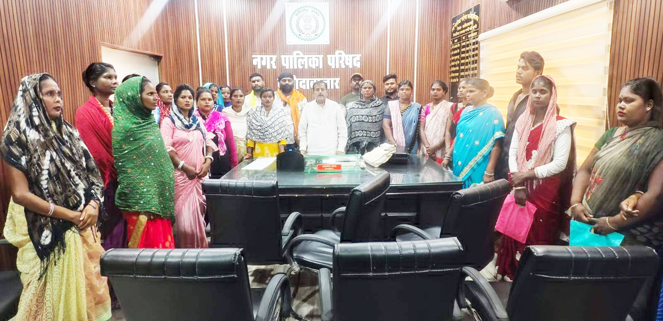 नपाध्यक्ष से मुलाकात कर सांवरा डेरा की महिलाओं ने चर्चा कर मांग रखी