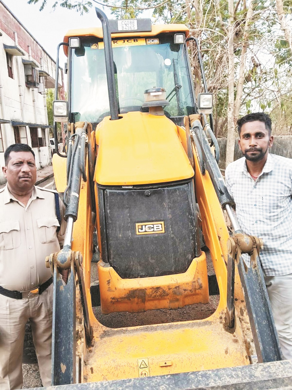 अवैध परिवहन व उत्खनन, 1 जेसीबी व 2 हाईवा जब्त