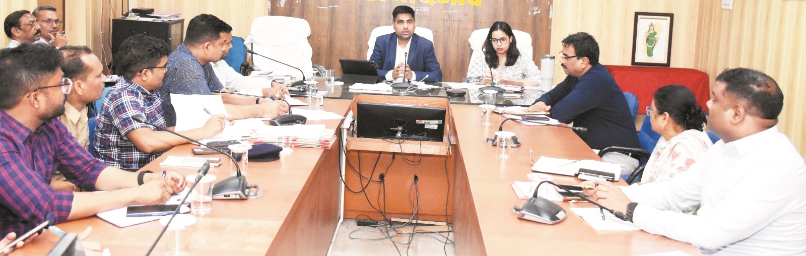 कलेक्टोरेट सभाकक्ष में जिला स्तरीय समिति की समीक्षा बैठक