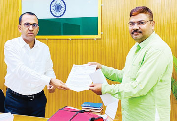 आश्रय स्थल संचालन में अनियमितताओं की जांच की मांग, कलेक्टर को सौंपा ज्ञापन