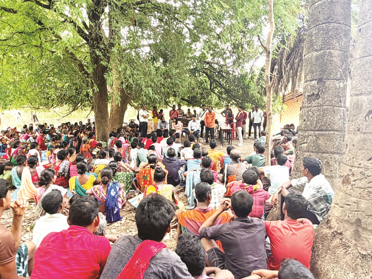 माओवाद के साए से विकास की राह पर...