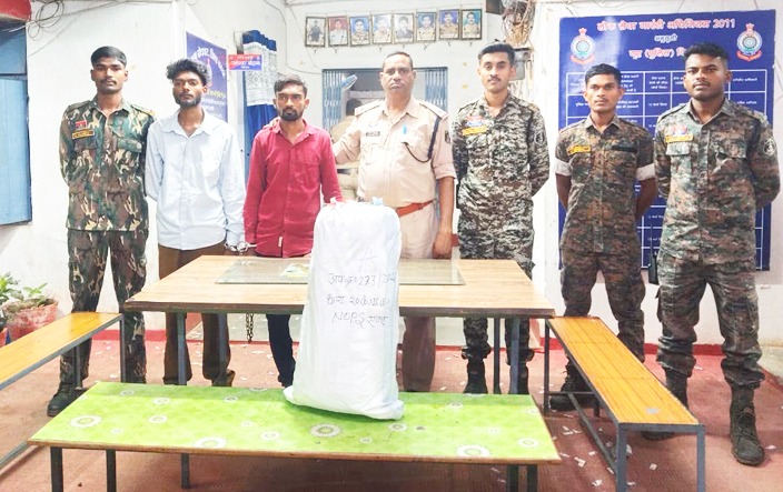 स्कूटी से गांजा तस्करी, 2 बंदी