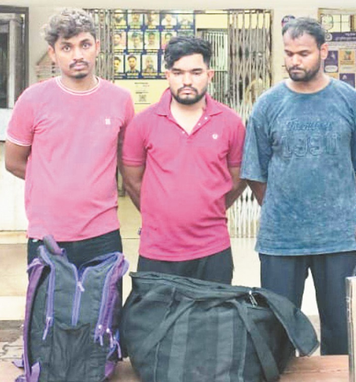 अवैध शराब कारोबार, दुकान के सुपरवाइजर समेत 3 बंदी