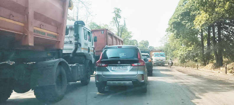 केलो डैम के पास हादसा, 8 किमी लंबा जाम