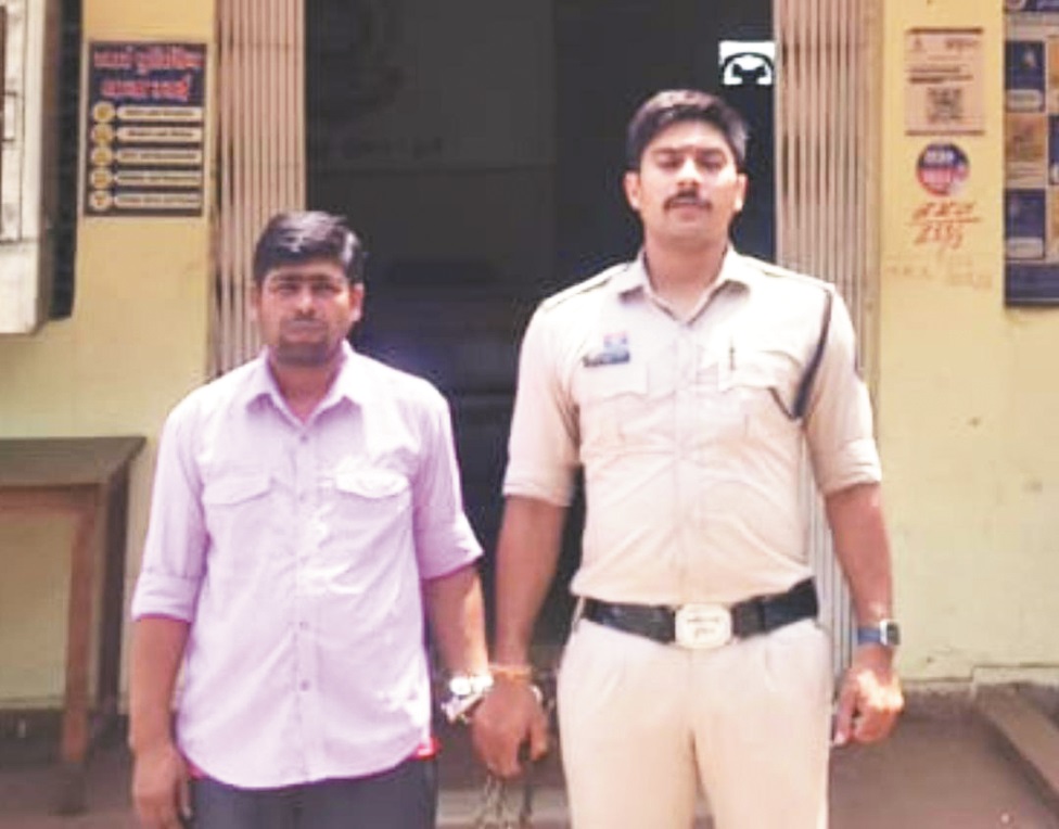 अवैध शराब बेचते आरोपी गिरफ्तार