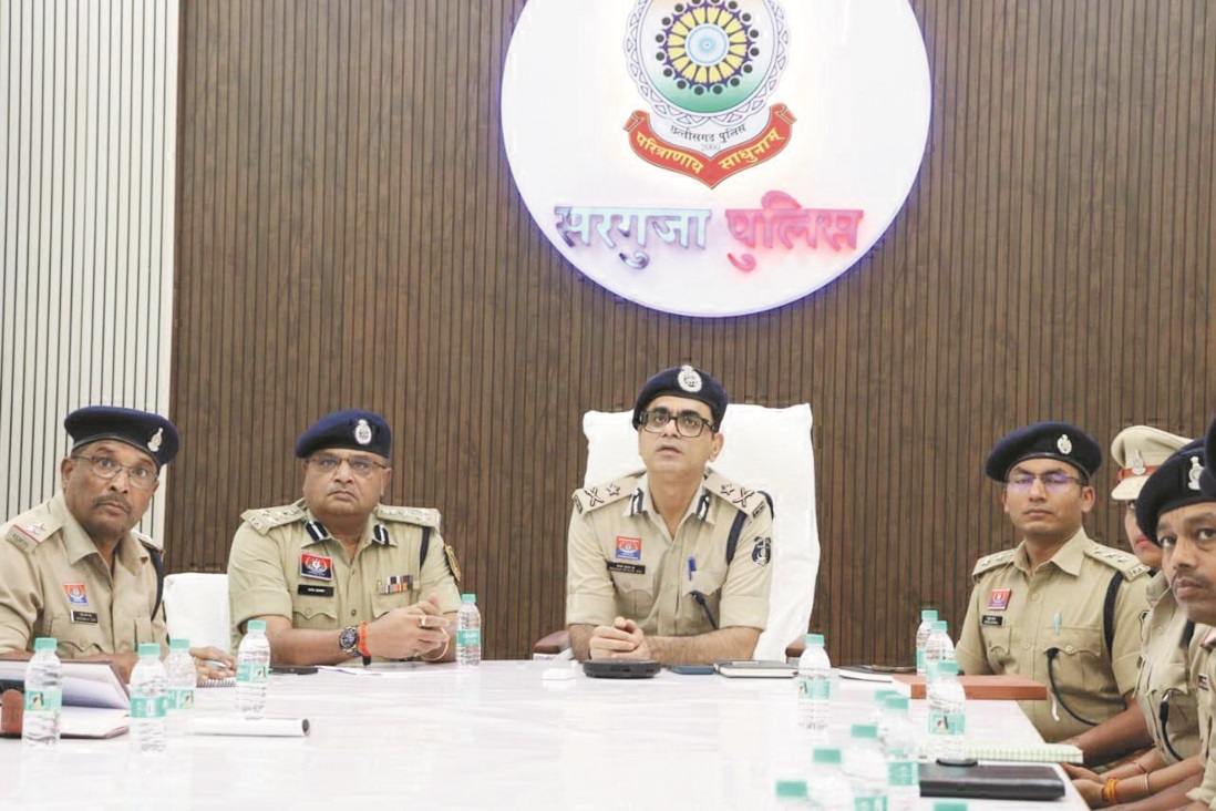 सरगुजा आईजी ने प्रशिक्षु उप निरीक्षकों को दिए पुलिसिंग के टिप्स