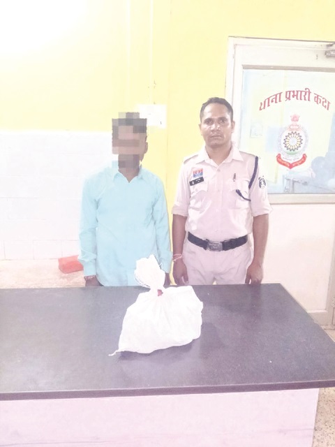 पानी टंकी के पास शराब बेचते आरोपी पकड़ाया