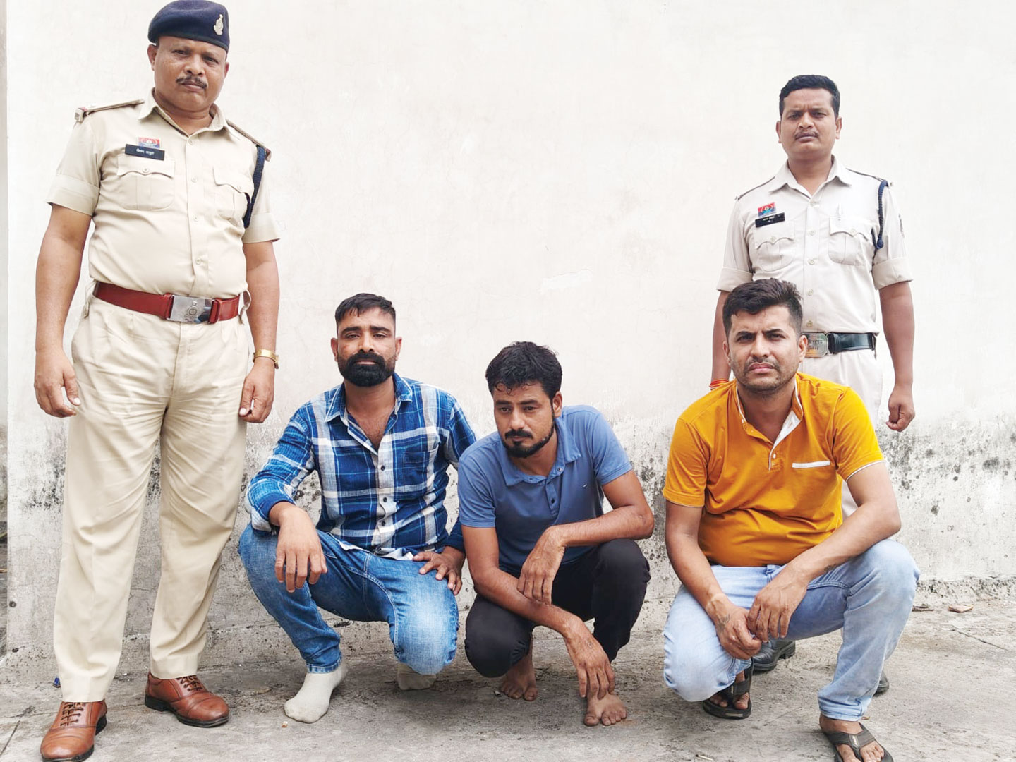 उधारी वसूलने घर घुसकर मारपीट, गिरफ्तार