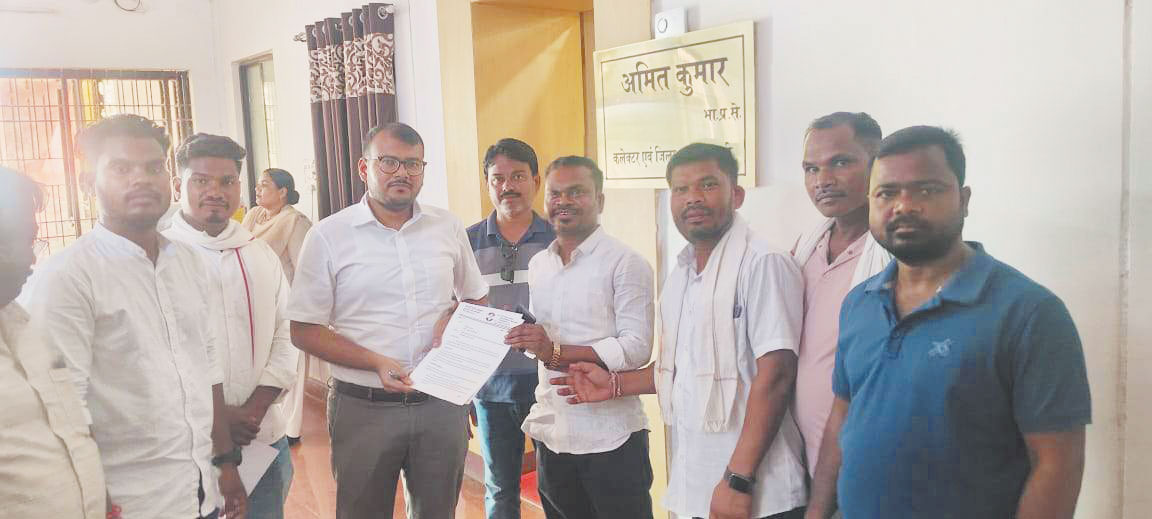 आंधी-तूफान से प्रभावित परिवारों को मुआवजा देने की मांग, कांग्रेस ने कलेक्टर को सौंपा ज्ञापन
