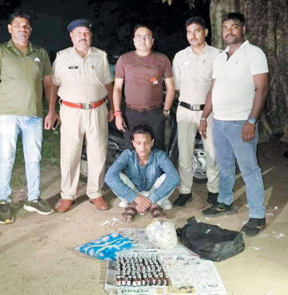 नशीले इंजेक्शन के  साथ आरोपी बंदी