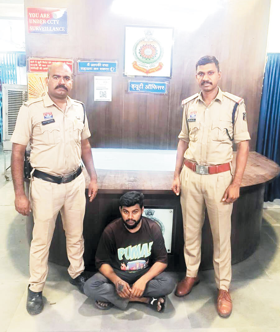 किराये में ट्रेलर लेकर रायपुर में कटवाकर बेचा, गिरफ्तार 