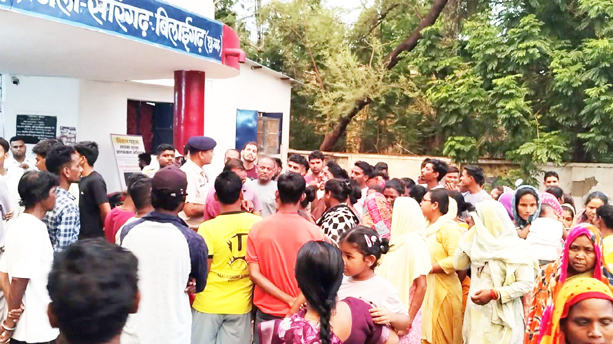 मतांतरण का आरोप, भाजपा कार्यकर्ताओं का धरना, कार्रवाई की मांग