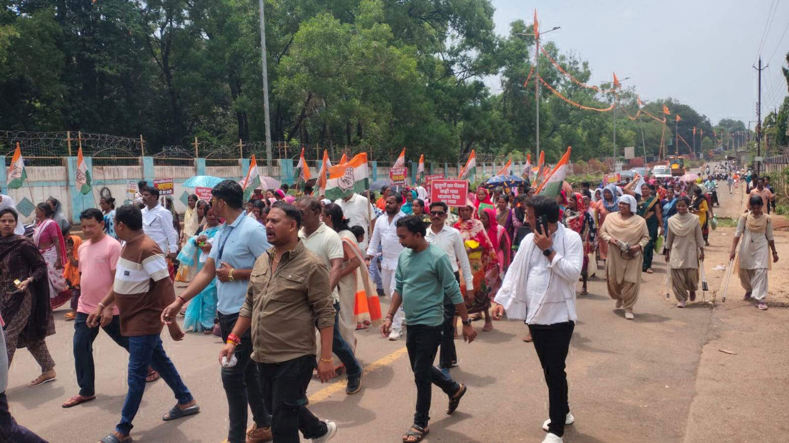 जनहित मुद्दों पर कांग्रेस का पालिका घेराव, संपत्ति कर वृद्धि वापस लेने सहित चार सूत्रीय मांगें उठाईं