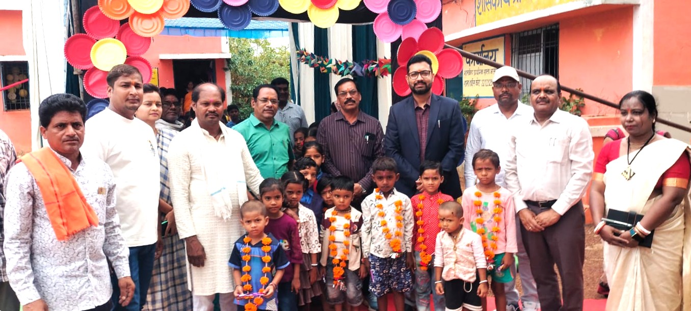  शाला प्रवेशोत्सव: बच्चों को तिलक  लगाकर व मिठाई खिलाकर स्वागत