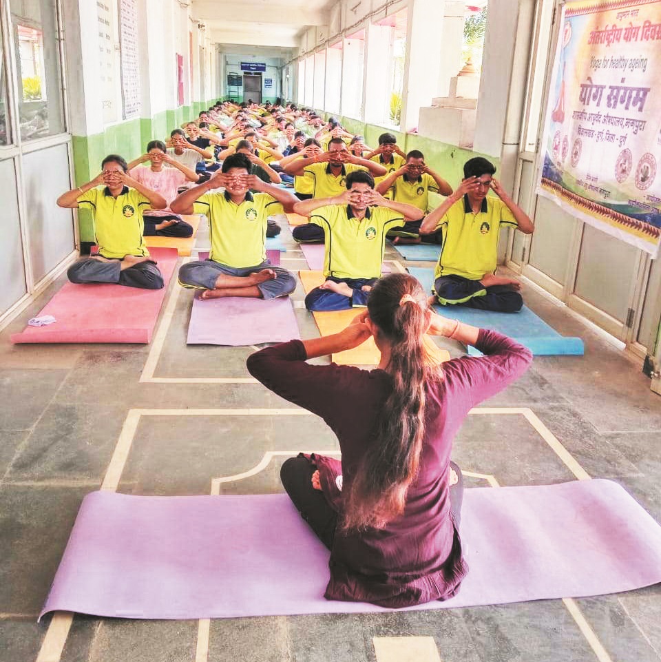 नगपुरा में कराया योगाभ्यास