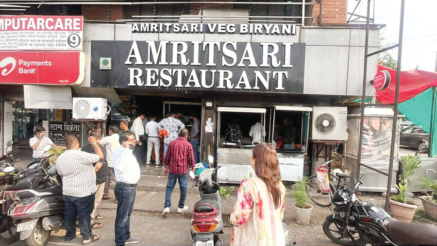 जुर्माना पटाते ही अमृतसरी रेस्टोरेंट का सील खोला निगम ने