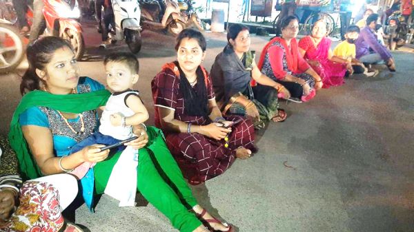 हाउसिंग बोर्ड-निगम के विवाद से दीनदयाल आवास में पानी संकट, सडक़ पर उतरे