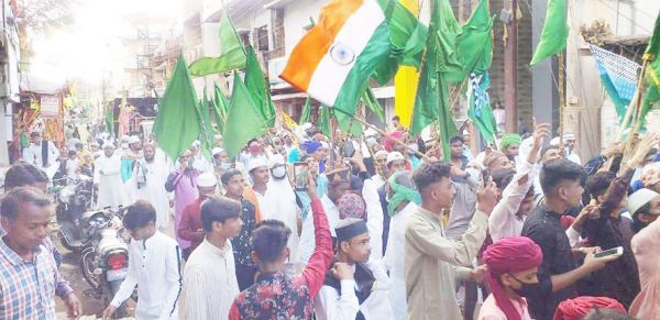 ईद मिलादुन्नबी पर शांति व सद्भावना के साथ निकाला जुलूस