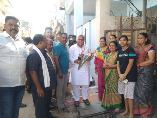 वार्ड में गंदगी का ढेर, तालाब में कचरा  