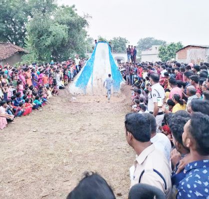 विधायक के गृह ग्राम बालपुर में गढ़ जीत कर मनाया दशहरा