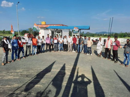  बेतहाशा बढ़ते हुए डीजल-पेट्रोल के दाम के विरोध में युवा कांग्रेस का प्रदर्शन