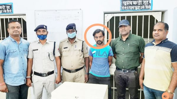 ट्रेन से मोबाइल पार, बंदी