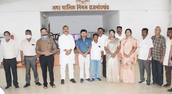 डॉ. मेश्राम को दी श्रद्धांजलि