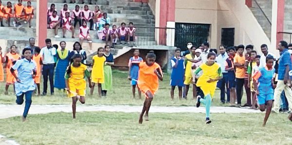 बच्चों को बेहतर पढ़ाई के साथ खेल में भी अपनी भागीदारी निभानी चाहिए-विधायक