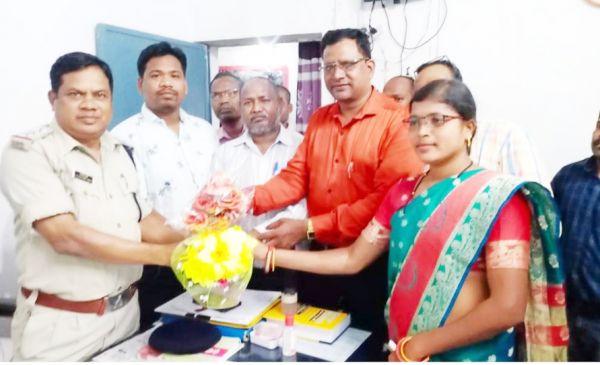 नए टीआई का अजजा समाज प्रमुखों, कर्मचारी संगठन ने किया स्वागत
