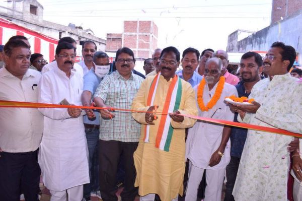  खाद्य मंत्री ने श्री राम इलेक्ट्रॉनिक का किया उद्घाटन