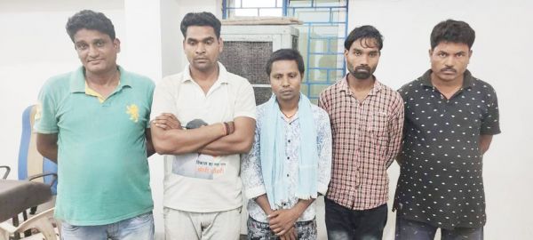 5 जुआरी पकड़ाए, नगदी बरामद