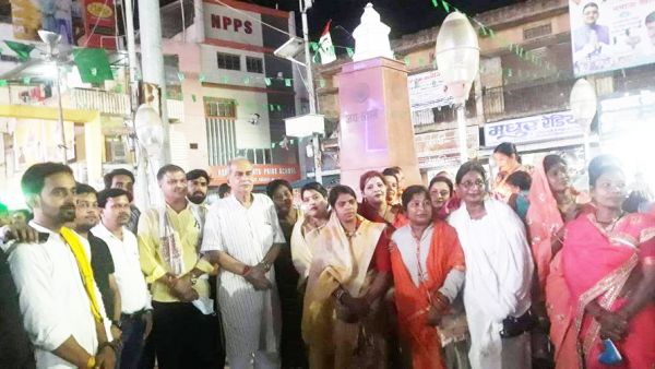 भाजपा महिला व युवा मोर्चा ने दी श्रद्धांजलि