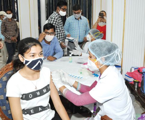  कोरोना वैक्सीन की पहली डोज लेने वालों की संख्या डेढ़ करोड़ पार