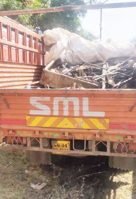 तीन ट्रक कबाड़ जब्त, चार बंदी