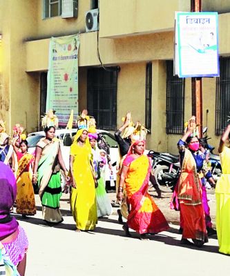कलश यात्रा के साथ नौ कुंडीय गायत्री महायज्ञ शुरू
