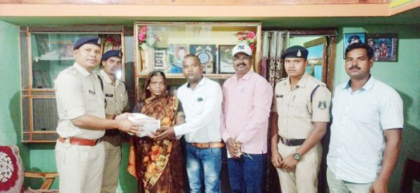 स्मृति दिवस : शहीदों के परिजनों का सम्मान