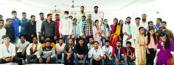 सप्तगिरि ने कार्यकर्ताओं से किया संवाद, सुनीं समस्याएं