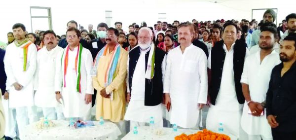 प्रभारी सचिव के सामने कांग्रेस कार्यकर्ताओं का फूटा आक्रोश