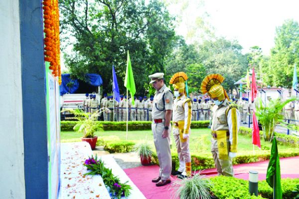   पुलिस स्मृति दिवस, शहीदों को दी श्रद्धांजलि