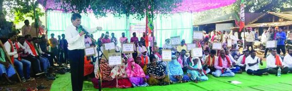  शराब दुकान खोलने के विरोध में भाजपा ने दिया धरना