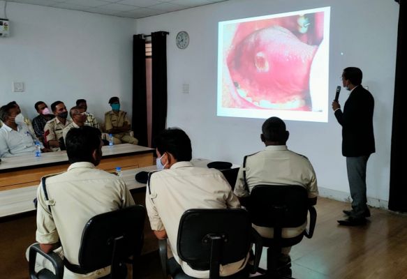 100 पुलिस अधिकारियों ने कैंसर की जांच कराई पांच में मिले लक्षण