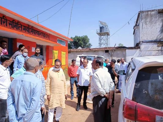 स्कूल शिक्षा मंत्री ने किया आत्मानंद विद्यालय का निरीक्षण