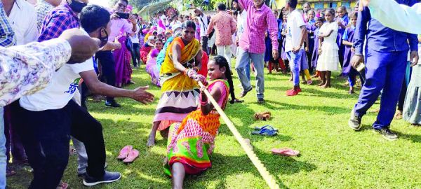  ग्रामीण खेलकूद प्रतियोगिता में महिलाओं  व ग्रामीणों ने भाग लिया