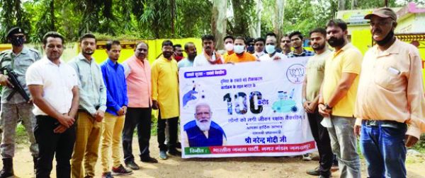  देश में 100 करोड़ वैक्सीनेशन का लक्ष्य पूरा भंजदेव ने डॉक्टरों का किया सम्मान