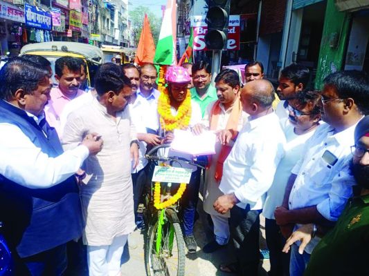 100 करोड़ टीकाकरण पर धन्यवाद देने 3200 किमी की देशव्यापी सायकल यात्रा पर निकले राजीव राजवाड़े